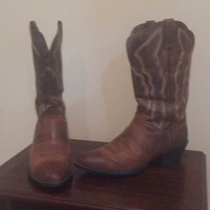 Ariat women's boots in 8W (C)